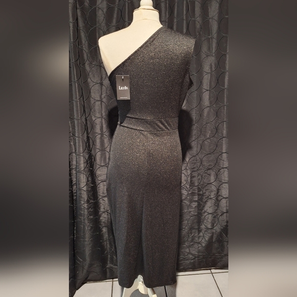 Elegant Black Shimmer Dress - Picture 3 of 5